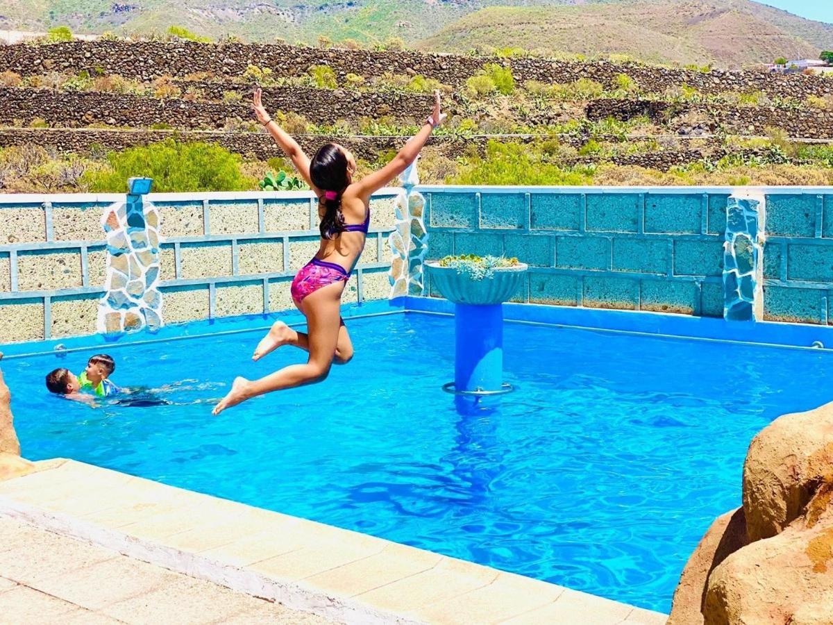 Villa Nashira Hot Tub Piscina Y Jardin Buzanada Esterno foto
